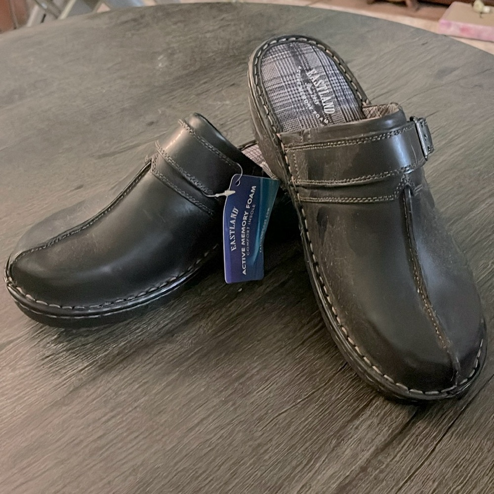 BRAND NEW Eastland clogs